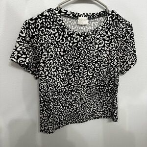 Sm black and white cheetah cropped shirt